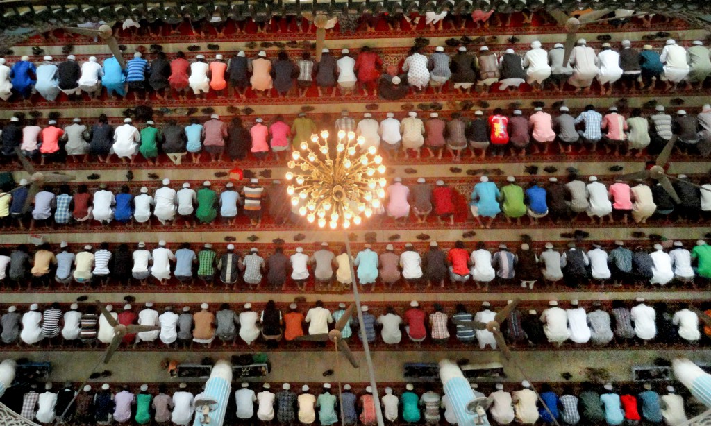 Muslims praying during ramazaan